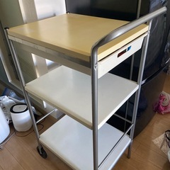 キャスター付き収納棚