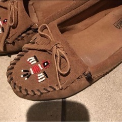 ミネトンカモカシン／24センチの画像