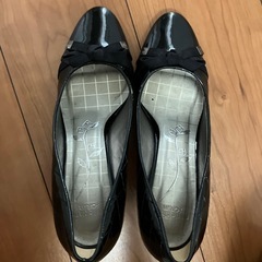 マリクレール黒のパンプス24センチの画像
