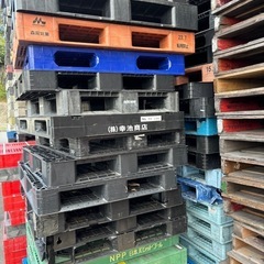 パレット　プラスチック　110もあり　大きさいろいろの画像