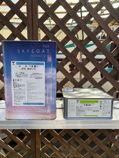 塗料一斗缶と硬化剤のセット