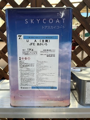 塗料一斗缶と硬化剤のセット

