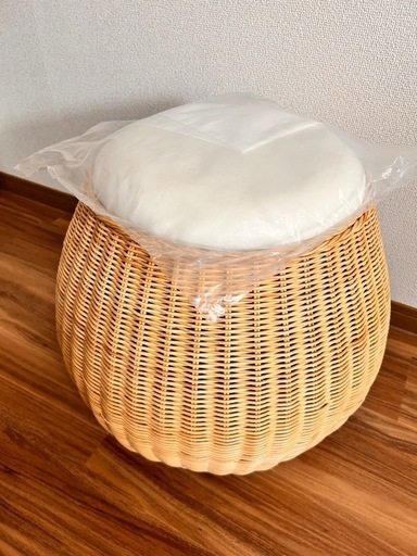 【新品・未使用品】　最終お値下げ　おしゃれ　インテリアアイテム　ラタンスツール　材料にラタンを使用して自然の風合いを 味わえるスツール　残り4つ‼️