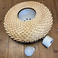 IKEA（イケア）ペンダントライト・天吊り白熱灯照明器具（引っ掛けシーリングに破損あり）の画像