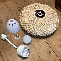IKEA（イケア）ペンダントライト・天吊り白熱灯照明器具（引っ掛けシーリングに破損あり）の画像