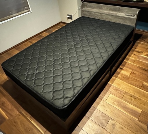 セミダブルベット（マットレス付き）