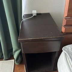 サイドテーブル