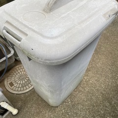 屋外ゴミ箱１２０ℓフタ破損