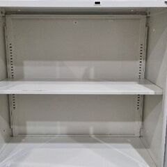 【引取限定】オフィスキャビネット鍵付きの画像