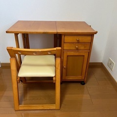 【交渉中】折りたたみ机　椅子セットの画像