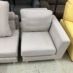 K2409-332 3人掛けカウチソファ オットマン付き ベージュ　シミ汚れキズ有りの画像