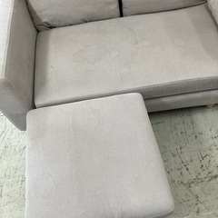 K2409-332 3人掛けカウチソファ オットマン付き ベージュ　シミ汚れキズ有りの画像