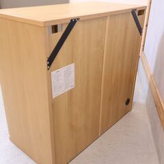 人気の無印良品(MUJI)のオーク材 キャビネット・ガラス扉です！！シンプルでコンパクトなサイドボードは圧迫感を感じさせず、使い勝手もよく2人暮らしにもおススメです♪北欧スタイルやナチュラルモダンに。の画像