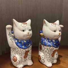 陶器　招き猫　ねこ　置物　唐草模様入りネコ　ゴールド　レトロアンティーク　縁起物　伊万里焼の画像