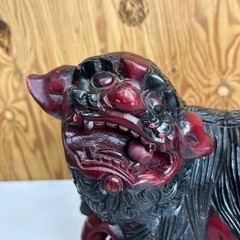 k0916619 木彫りの玉乗り獅子 シーサー ２体１組  魔除け 縁起物 郷土民芸品 木彫品 アンティーク 東洋彫刻 美術品 置き物  中古 現状品の画像
