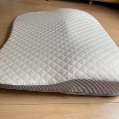 ニトリ　肩・首・背中も支える枕の画像