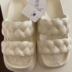 新品タグ付きサンダル　白【２４.5cm 】の画像