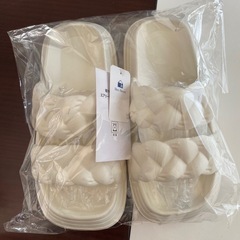 新品タグ付きサンダル　白【２４.5cm 】の画像