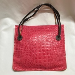 牛革　型押しクロコ　ピンクバッグの画像