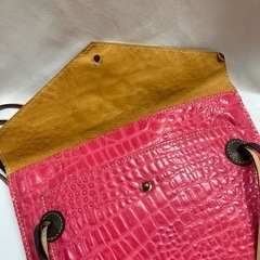 牛革　型押しクロコ　ピンクバッグの画像