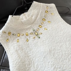 【美品】INGNIのビジュー付きノンスリーブの画像