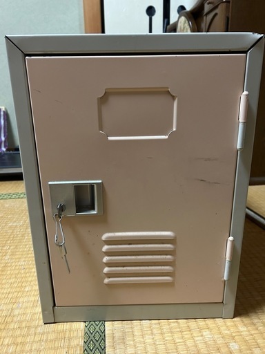 【美品】鍵付きスチールロッカー