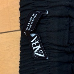 ZARA 黒パンツ　XSサイズの画像