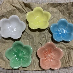 新品未使用の和食器セット小皿付きの画像