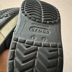クロックス　黒　23cmの画像