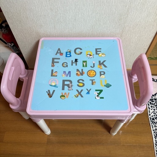 本日 幼児テーブル　さしあげます