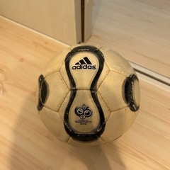 サッカーボール　adidas 