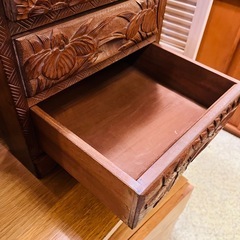 【武蔵小山店】  日光彫　日光彫り　引き出し　チェスト　小物入れ　伝統工芸　小箪笥　彫刻　民芸家具　箪笥　検　軽井沢彫　桜彫刻　桜　小引出　和家具　抽斗　棚　ビンテージ　レトロ　古道具　の画像