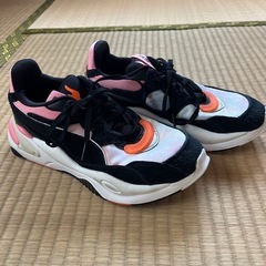 PUMA  スニーカーの画像