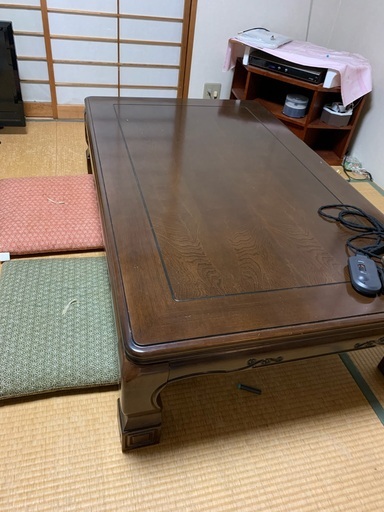 綺麗な家具調こたつセット。掛け布団、布団カバー、敷布団、布団6枚付き。