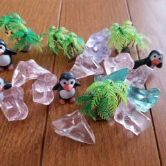 中古品　トイレタンク用飾り2セット