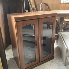 ガラス戸棚
