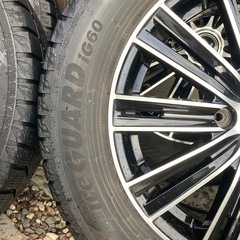 スタッドレス　ヨコハマig60 215/60R16 2018年製造 残溝7mm程度 アルミ付きの画像