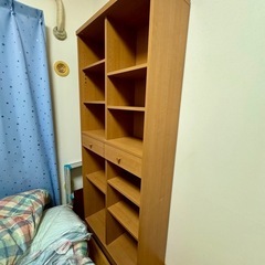 【無料】高さ180cm 横82cm 本以外もたくさん入るサイズの本棚