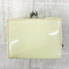 Courreges クレージュ 三つ折り財布 エナメル 箱付の画像