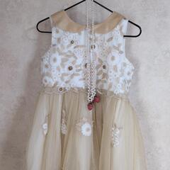 motherwayのドレスとキャサリンコテージのボレロの画像