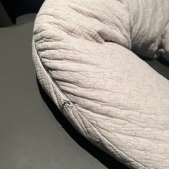 イブル　抱き枕　ライトグレー　授乳クッションの画像