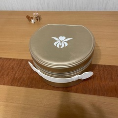 化粧ポーチ。新品です。幅20㌢深さ奥行12㌢高さ19㌢深さの画像