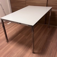 IKEA ガラステーブル
