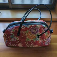 浴衣を着た時に１回、数年前に使いました。安い物なのですが、まだ、使えるし柄が可愛いので捨てるのももったいなくって………。の画像