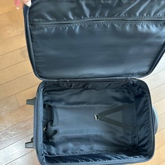 スーツケース紺色の画像
