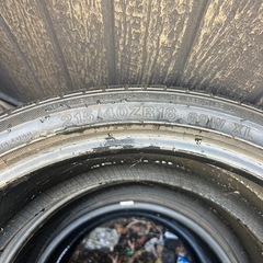215 40 
18 4本の画像