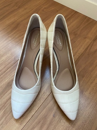 ロックポートパンプス