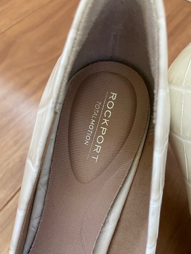 ロックポートパンプス
