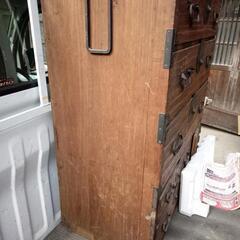 桐箪笥　幅約８２cm高さ約９６.５cm奥行約４１cmの画像