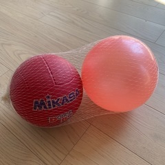 ドッジボールとゴムボール